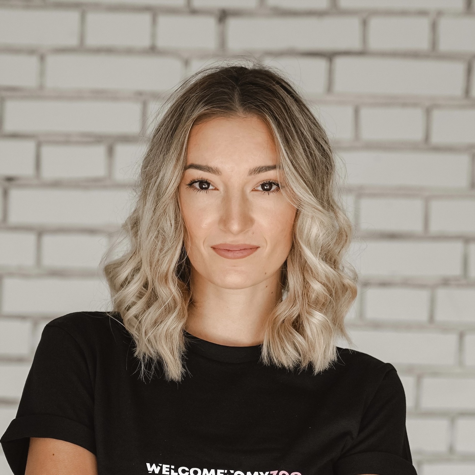 Simona Headshot
